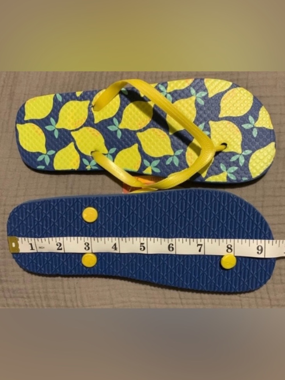 🆕 Yellow Lemon Print Flip Flops - Picture 6 of 6